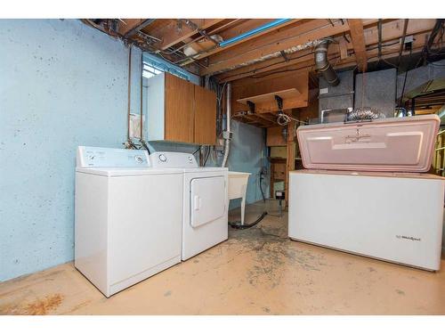 3 Macleod Close, Red Deer, AB - Indoor Photo Showing Laundry Room