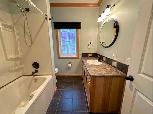 322-44101 Rnge Road 214 Beaver Road, Rural Camrose County, AB - Indoor Photo Showing Bathroom
