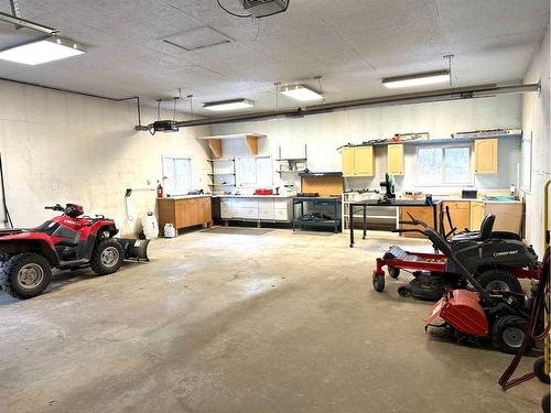 322-44101 Rnge Road 214 Beaver Road, Rural Camrose County, AB - Indoor Photo Showing Garage