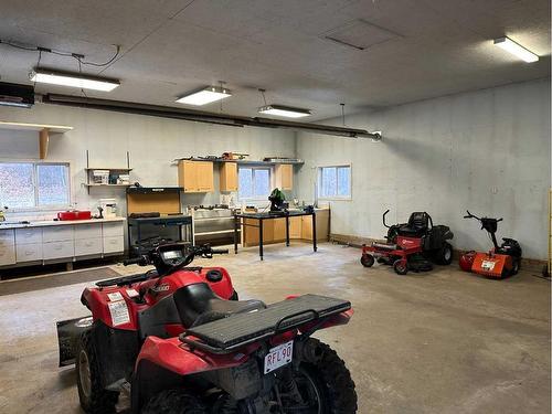 322-44101 Rnge Road 214 Beaver Road, Rural Camrose County, AB - Indoor Photo Showing Garage