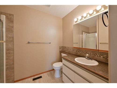 21 Rowell Close, Red Deer, AB - Indoor Photo Showing Kitchen