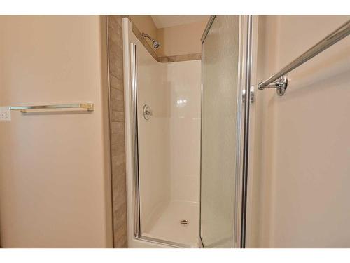 21 Rowell Close, Red Deer, AB - Indoor Photo Showing Bathroom