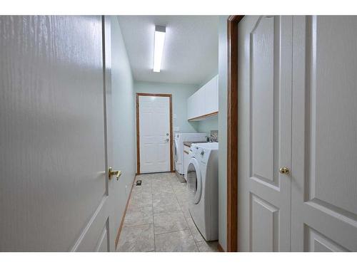 21 Rowell Close, Red Deer, AB - Indoor Photo Showing Laundry Room