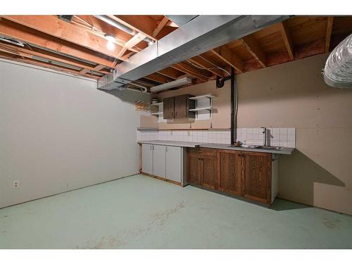 21 Rowell Close, Red Deer, AB - Indoor Photo Showing Bathroom