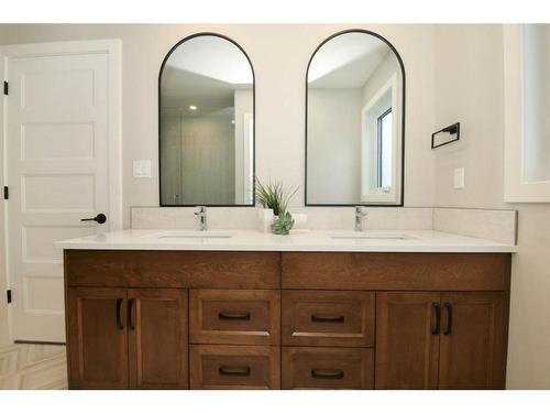 143 Ellington Crescent, Red Deer, AB - Indoor Photo Showing Bathroom