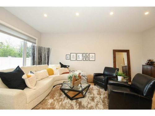 143 Ellington Crescent, Red Deer, AB - Indoor Photo Showing Living Room