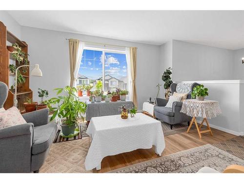 236 Thomlison, Red Deer, AB - Indoor Photo Showing Living Room