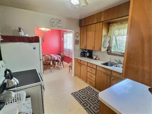 5420 54 Street, Ponoka, AB - Indoor Photo Showing Kitchen With Double Sink