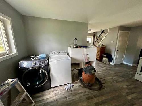 201 Mcleod St, Ferintosh, AB - Indoor Photo Showing Laundry Room