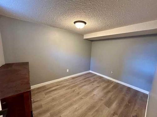 201 Mcleod St, Ferintosh, AB - Indoor Photo Showing Other Room