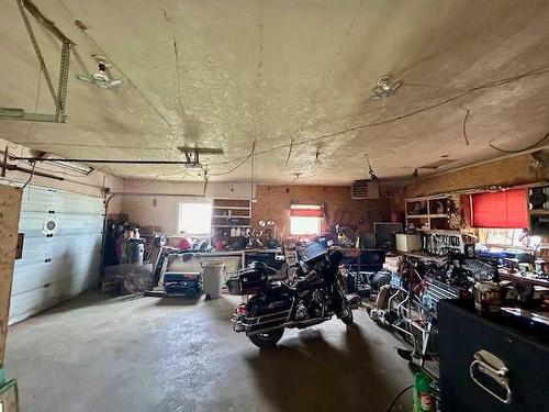 201 Mcleod St, Ferintosh, AB - Indoor Photo Showing Garage