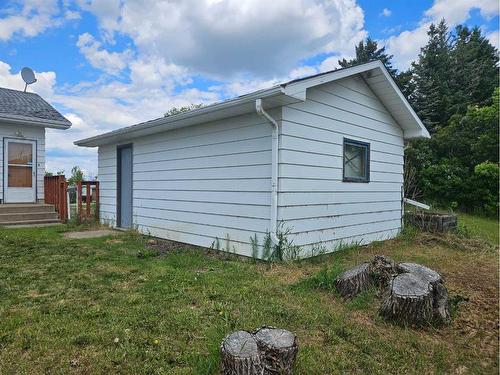 15 Railway Avenue, Haynes, AB - Outdoor