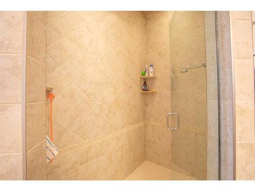 107 Wyndham Crescent, Red Deer, AB - Indoor Photo Showing Bathroom