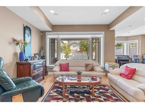 107 Wyndham Crescent, Red Deer, AB - Indoor Photo Showing Living Room