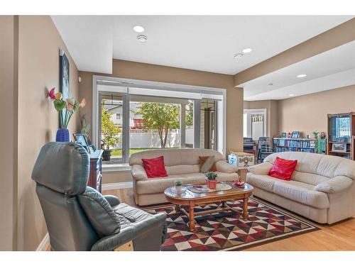 107 Wyndham Crescent, Red Deer, AB - Indoor Photo Showing Living Room