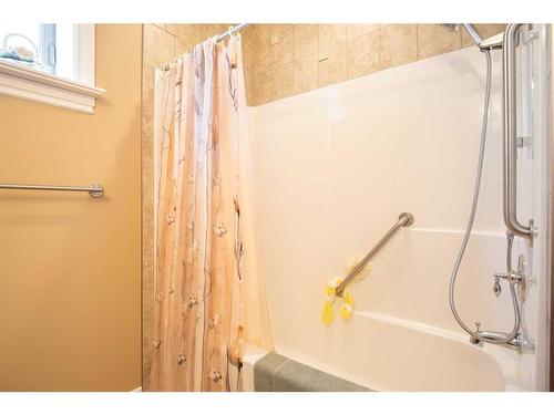 107 Wyndham Crescent, Red Deer, AB - Indoor Photo Showing Bathroom