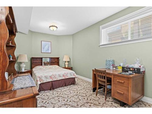 107 Wyndham Crescent, Red Deer, AB - Indoor Photo Showing Bedroom