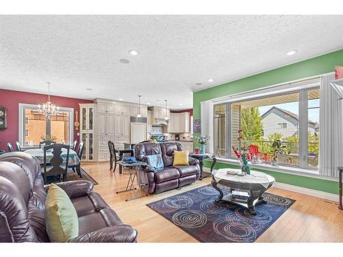 107 Wyndham Crescent, Red Deer, AB - Indoor Photo Showing Living Room