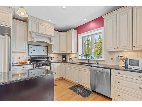 107 Wyndham Crescent, Red Deer, AB - Indoor Photo Showing Kitchen