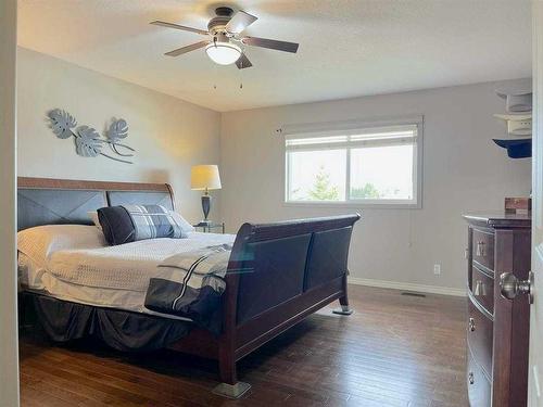 30 Country, Clive, AB - Indoor Photo Showing Bedroom