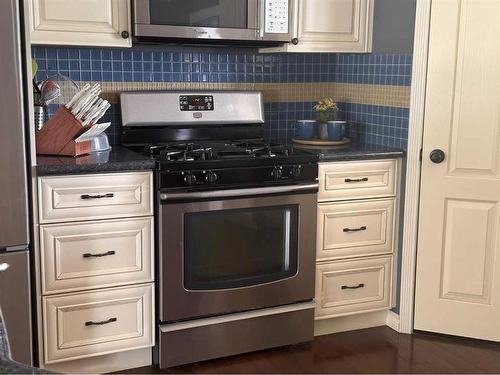 30 Country, Clive, AB - Indoor Photo Showing Kitchen