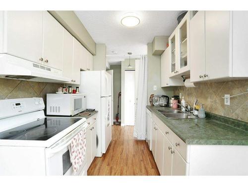 D2-35 Nash Street, Red Deer, AB - Indoor Photo Showing Kitchen With Double Sink