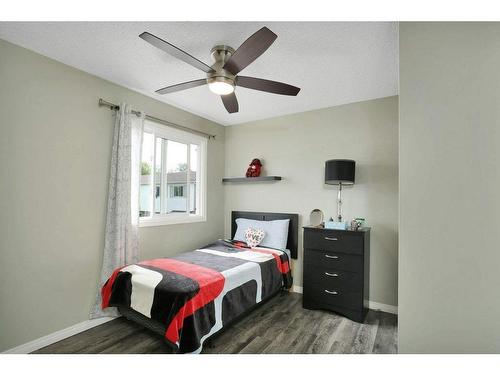 D2-35 Nash Street, Red Deer, AB - Indoor Photo Showing Bedroom