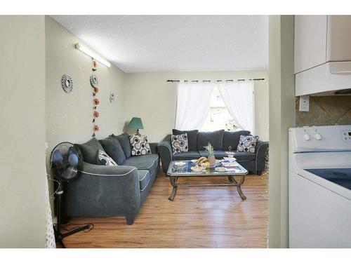 D2-35 Nash Street, Red Deer, AB - Indoor Photo Showing Other Room