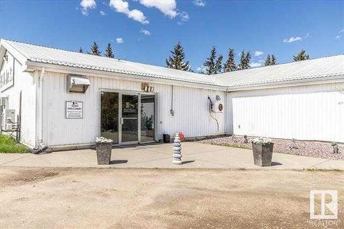 901 10 Avenue, Nisku, AB 