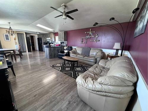 240080 Township Road 422, Rural Ponoka County, AB - Indoor Photo Showing Living Room