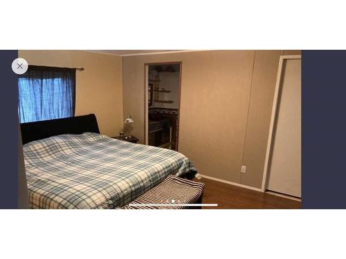 240080 Township Road 422, Rural Ponoka County, AB - Indoor Photo Showing Bedroom