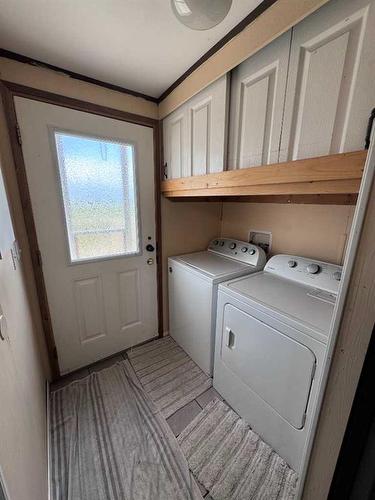 240080 Township Road 422, Rural Ponoka County, AB - Indoor Photo Showing Laundry Room