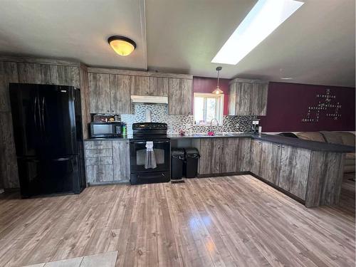 240080 Township Road 422, Rural Ponoka County, AB - Indoor Photo Showing Kitchen