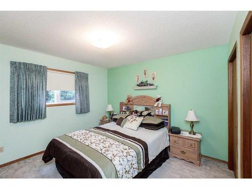 47 Elder Street, Red Deer, AB - Indoor Photo Showing Bedroom