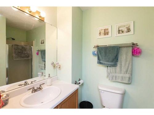 47 Elder Street, Red Deer, AB - Indoor Photo Showing Bathroom