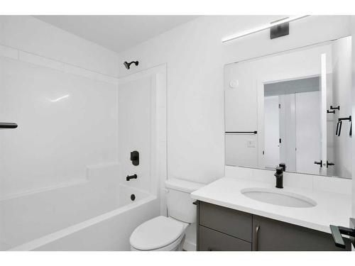 18 Palmer Circle, Blackfalds, AB - Indoor Photo Showing Bathroom