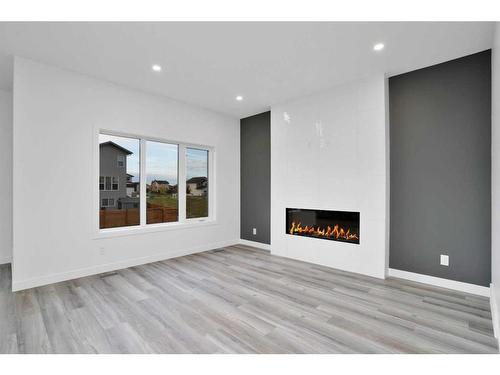 18 Palmer Circle, Blackfalds, AB - Indoor Photo Showing Living Room With Fireplace