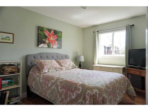 16B-32 Daines Avenue, Red Deer, AB - Indoor Photo Showing Bedroom