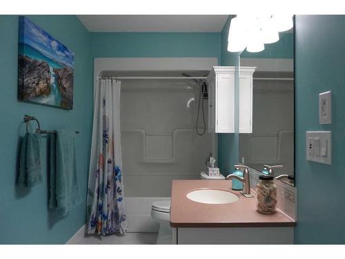 16B-32 Daines Avenue, Red Deer, AB - Indoor Photo Showing Bathroom