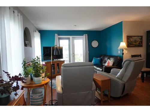 16B-32 Daines Avenue, Red Deer, AB - Indoor Photo Showing Living Room