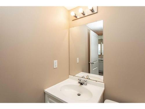 573-100 Jordan Parkway, Red Deer, AB - Indoor Photo Showing Bathroom