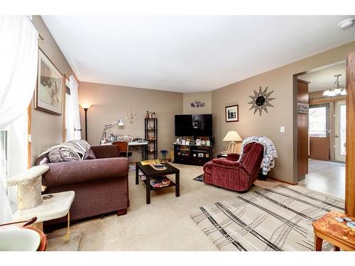 5219 52 Street, Lacombe, AB - Indoor Photo Showing Living Room