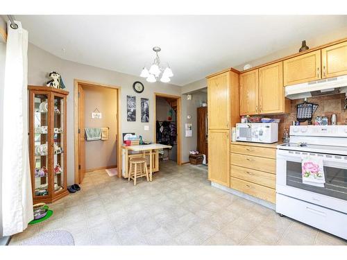 5219 52 Street, Lacombe, AB - Indoor Photo Showing Kitchen