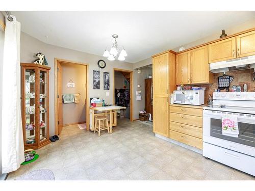 5219 52 Street, Lacombe, AB - Indoor Photo Showing Kitchen