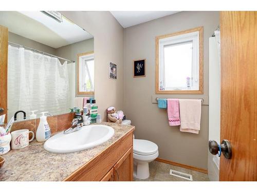 5219 52 Street, Lacombe, AB - Indoor Photo Showing Bathroom