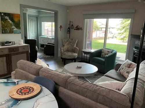 113-18 Averill Street, Red Deer, AB - Indoor Photo Showing Living Room