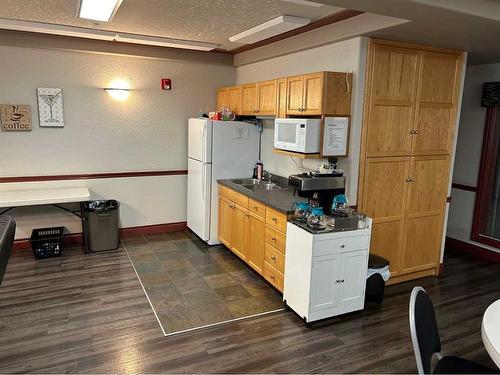 113-18 Averill Street, Red Deer, AB - Indoor Photo Showing Kitchen