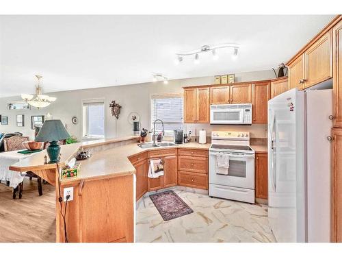 19-51 Carpenter Street, Red Deer, AB - Indoor Photo Showing Kitchen With Double Sink