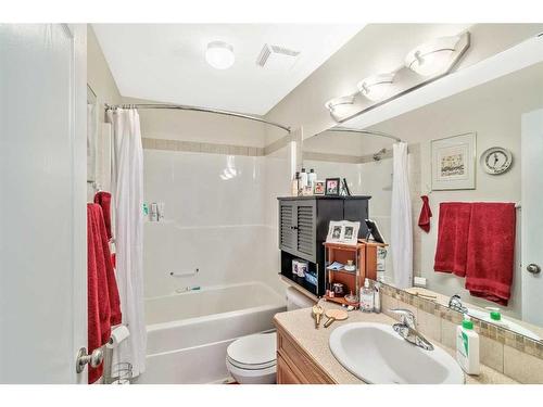 19-51 Carpenter Street, Red Deer, AB - Indoor Photo Showing Bathroom