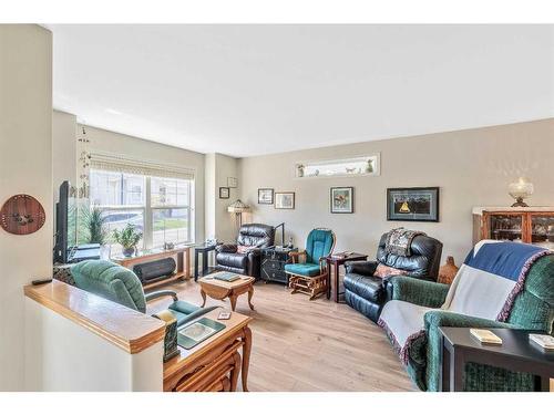 19-51 Carpenter Street, Red Deer, AB - Indoor Photo Showing Living Room